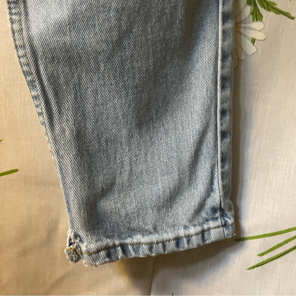 Vintage 90s Levi’s 550 super light wash high waisted mom jeans - Picture 9 of 10